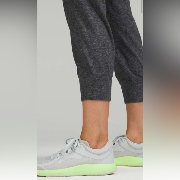 EUC Ready to Rulu High-Rise Cropped Jogger Heathered Raceway Grey/Black Size 8 - Picture 4 of 9